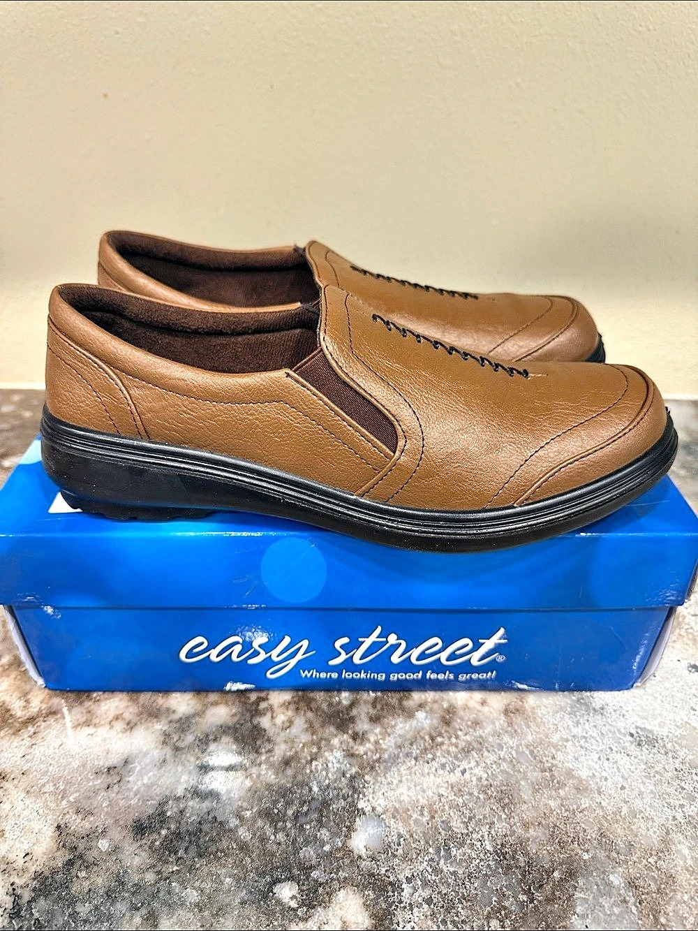 Easy Street Ultimate Comfort Loafers in Brown US 9 W New